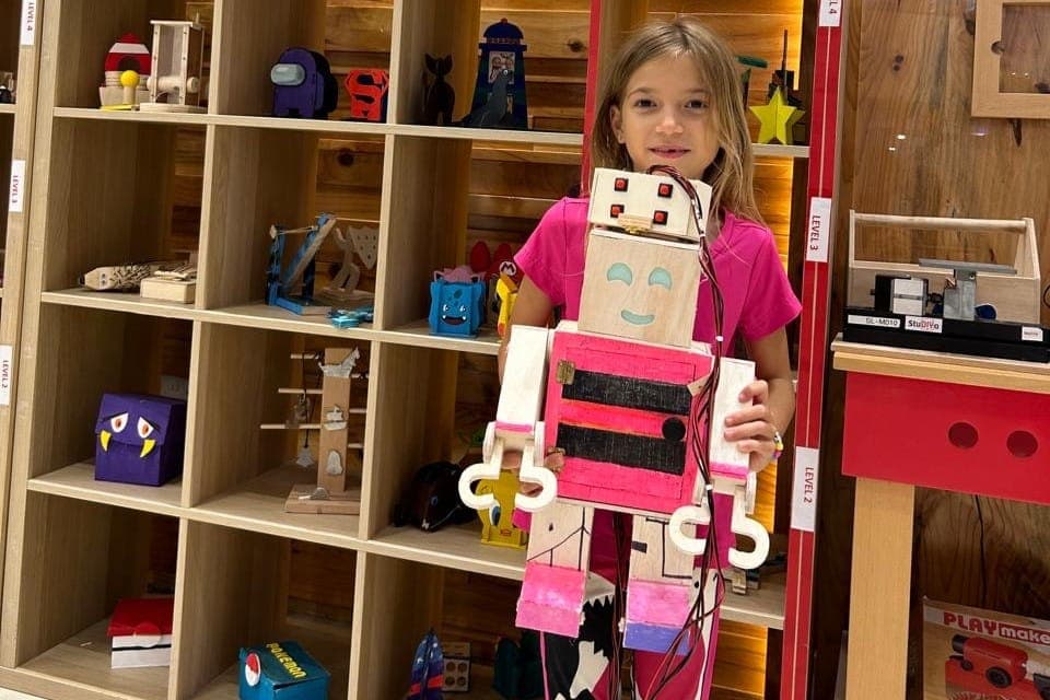 Razan's Wooden Robot: When Creativity Meets Engineering